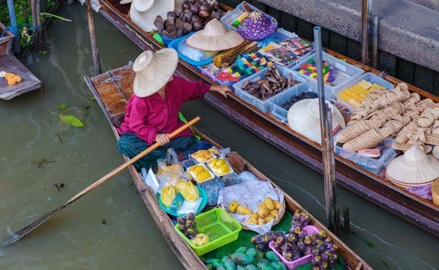 Bangkok : Damnoen Saduak & Train Market Car Excursion - Reaching Damnoen Saduak by long-tailed boat