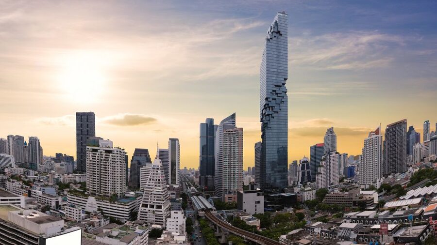 Bangkok: Damnoen Saduak, Train Market & Mahanakhon Day Trip - The ride back and Mahanakhon finish