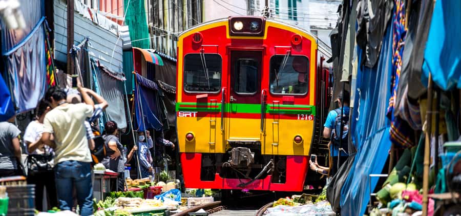 Bangkok: Floating & Maeklong Markets Tour by Private Charter - Amphawa is best when you want time to wander