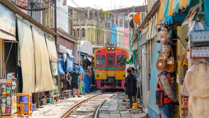 Bangkok: Floating Market, Phra Pathom Pagoda & Cafes Tour - Who will enjoy this tour most