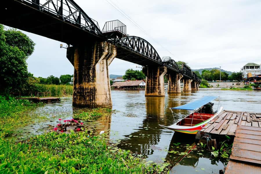 Bangkok: Floating Market, River Kwai, Railway Tour w/ Lunch - The long road from Bangkok to Damnoen Saduak