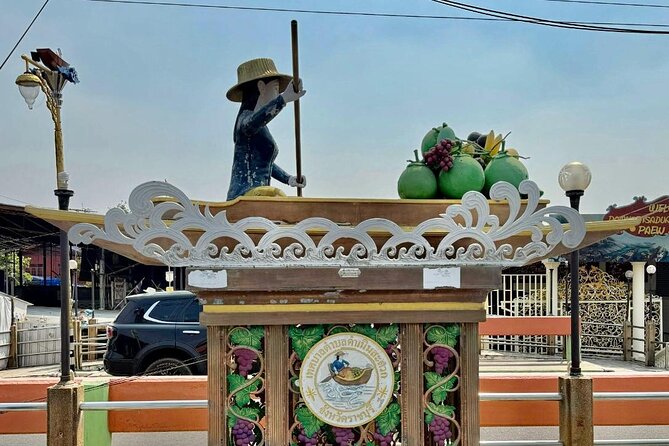 Bangkok: Floating Market & Train Market with Train/Boat ride - What the guides add to a low-cost tour