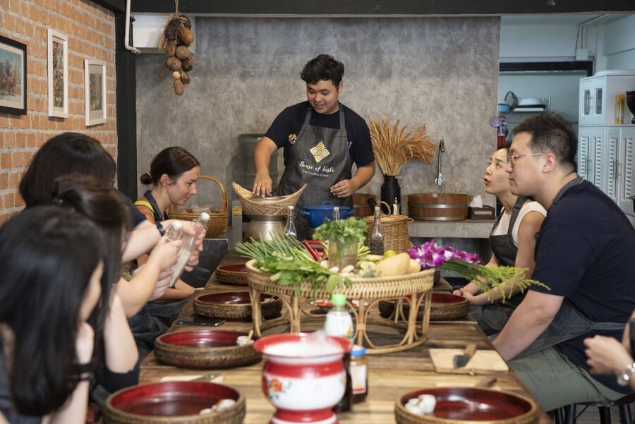 Bangkok: Hands-on Thai Cooking Class and Market Tour - The daily dishes and what you learn