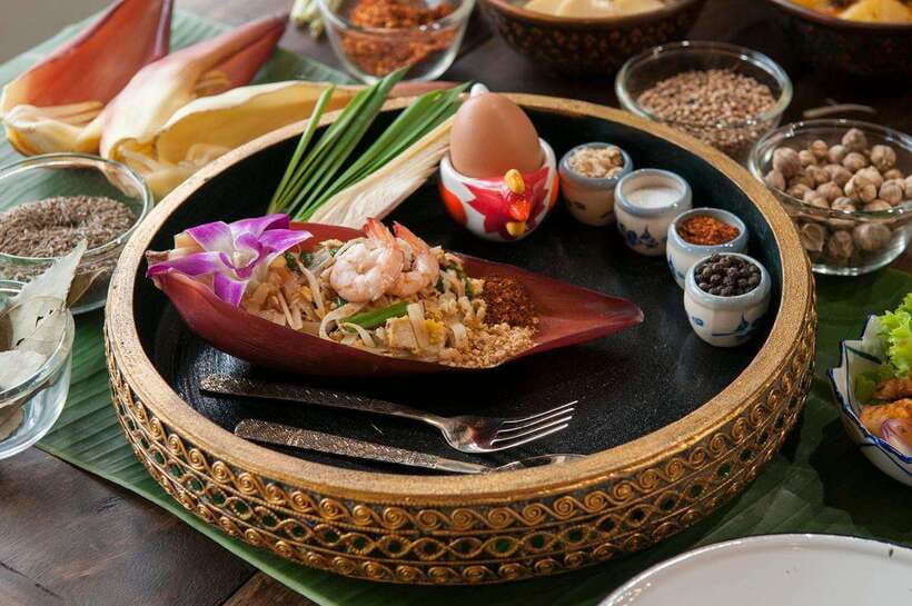 Bangkok: Hands-on Thai Cooking Class and Market Tour - What changes in the afternoon and evening