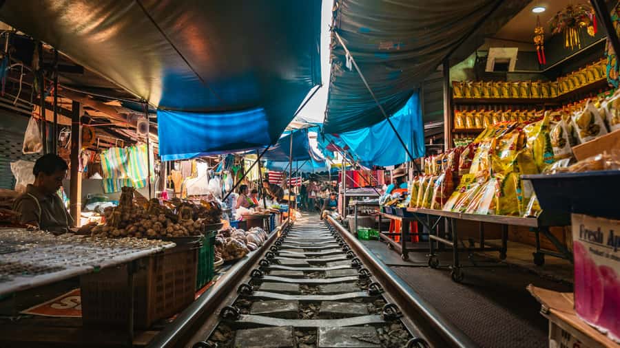 Bangkok highlight: Floating Market, Train Market & Ayutthaya - Three Thai sights in one demanding day