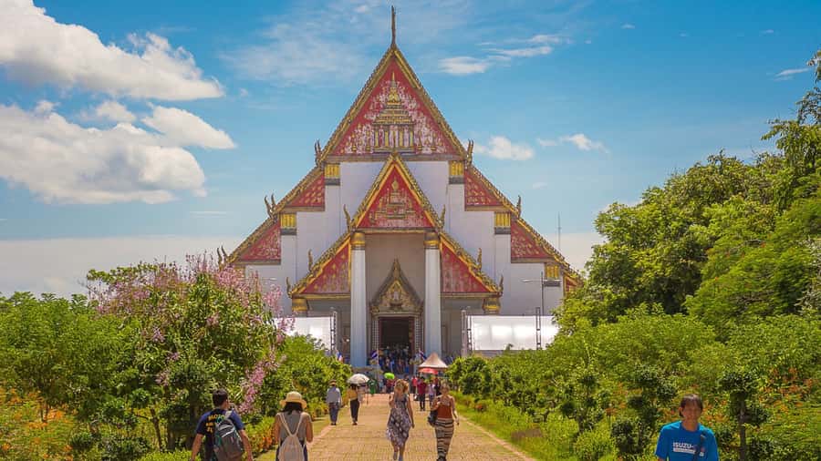 Bangkok highlight: Floating Market, Train Market & Ayutthaya - Lunch before the long transfer to Ayutthaya