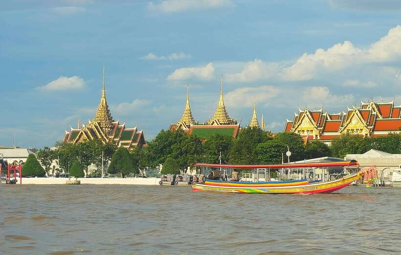 Bangkok Long Boat Canal a Big Buddha & Culture Markets Tour - The first 15 minutes on the Thonburi water taxi