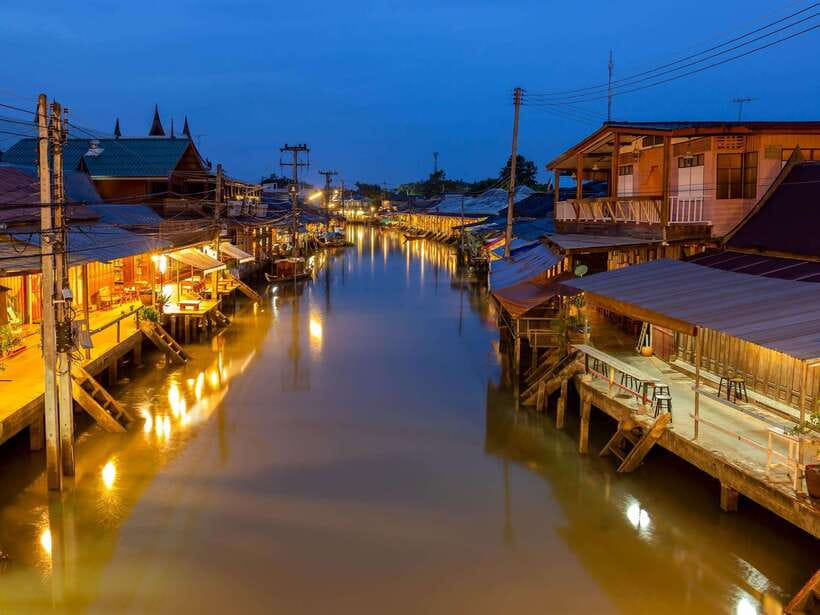 Bangkok: Maeklong Railway & Amphawa Floating Market Day Trip - FAQ