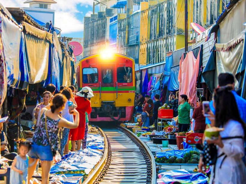 Bangkok: Maeklong Railway & Amphawa Floating Market Day Trip - Why this day trip works from Bangkok