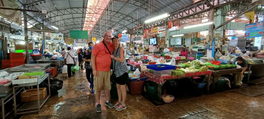 Bangkok: Maeklong Railway & Damnoen Saduak Floating Markets - Who should book this day trip?