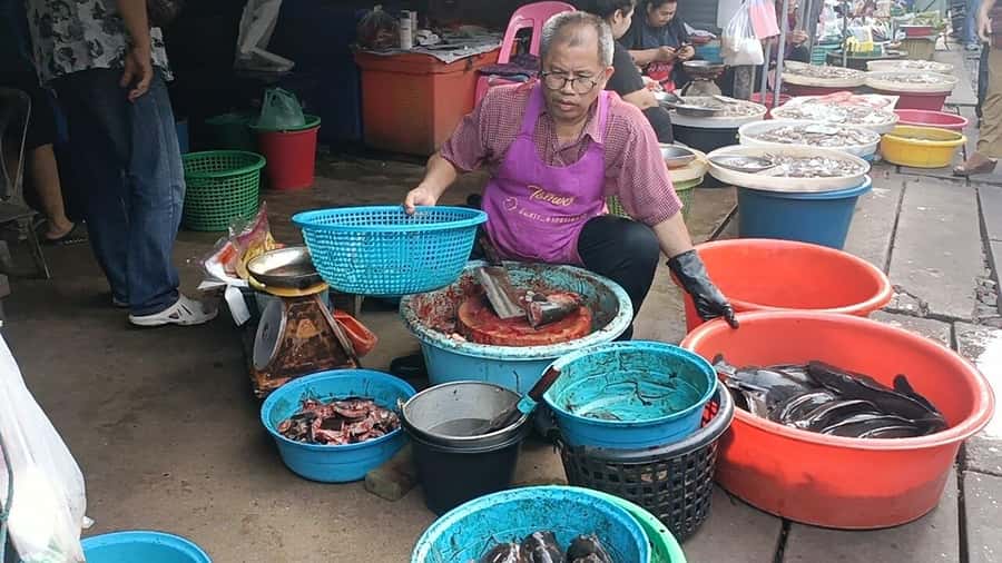 Bangkok: Maeklong Railway & Damnoen Saduak Floating Markets - FAQ