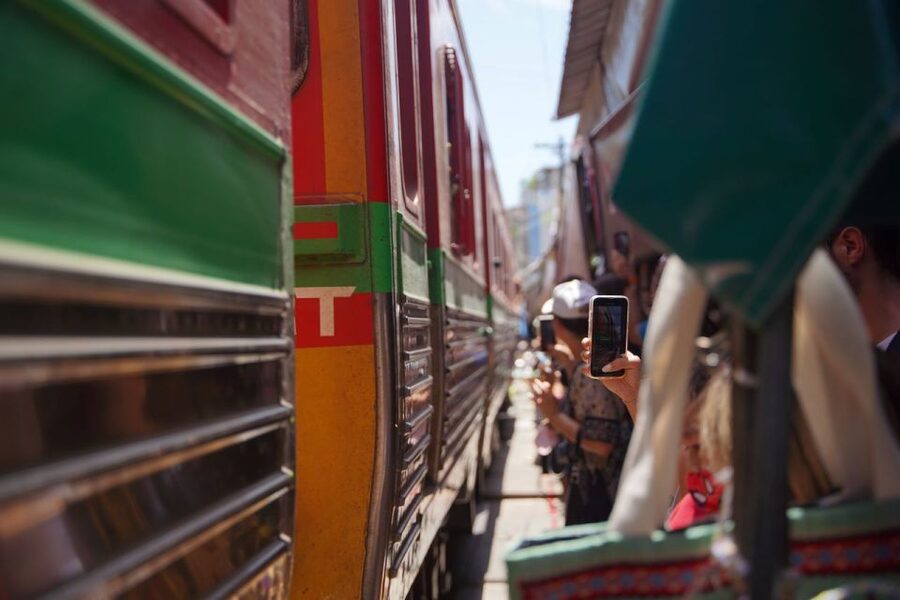 Bangkok: Maeklong Railway Market & Floating Market Tour - Key points to know before booking