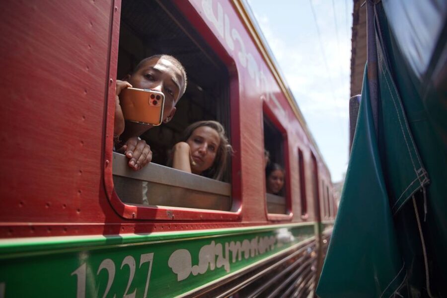 Bangkok: Maeklong Railway Market & Floating Market Tour - Guides make the difference
