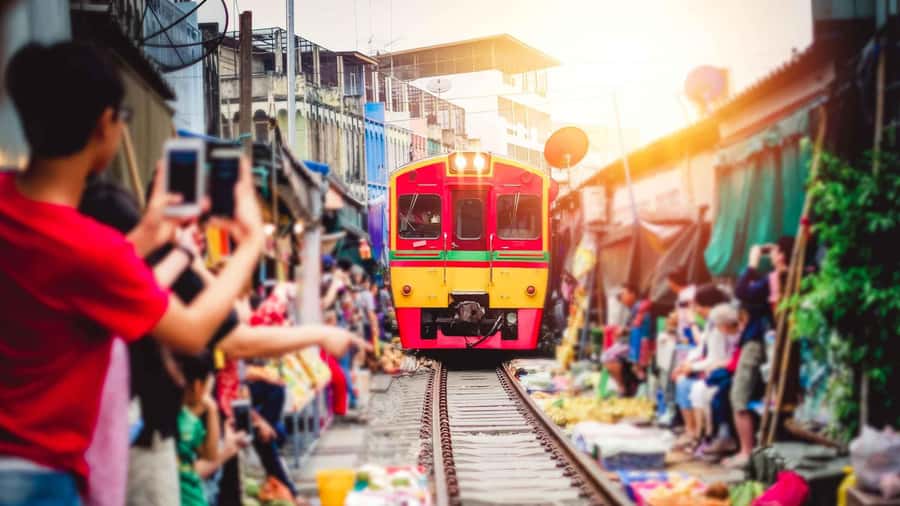 Bangkok: Maeklong Train Market & Floating Market Day Tour - Damnoen Saduak Floating Market