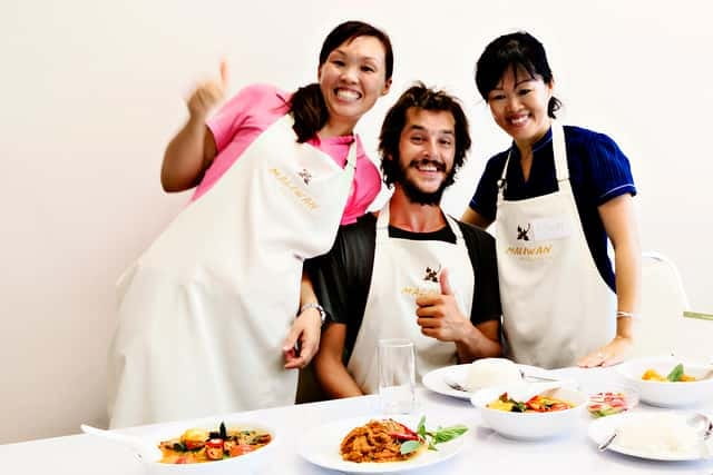 Bangkok: Maliwan Thai Cooking Class with Market Tour - At a Glance