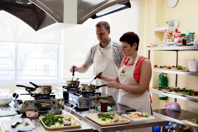 Bangkok: Maliwan Thai Cooking Class with Market Tour - Food Adjustments and the Fixed Menu