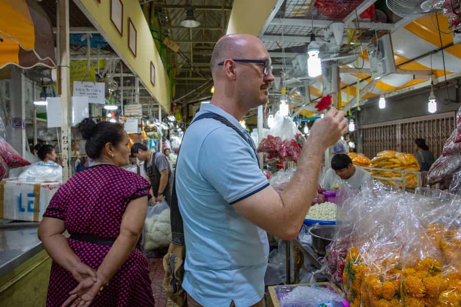Bangkok: Markets, Temples and Food Night Tour by Tuk Tuk - Why a four-hour night tour works well in Bangkok