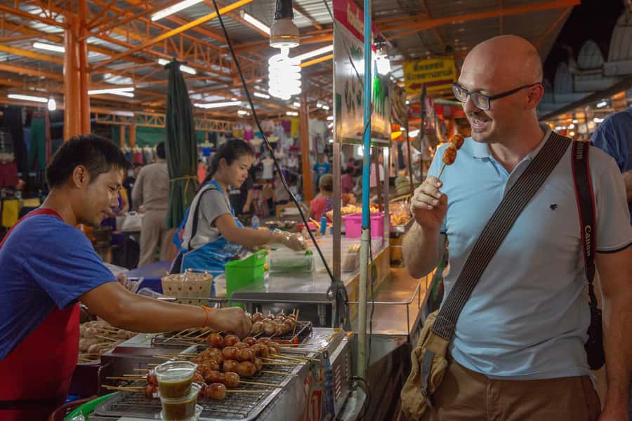 Bangkok: Markets, Temples and Food Night Tour by Tuk Tuk - The first food stops: a practical introduction to Thai flavors