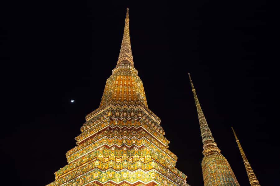 Bangkok: Markets, Temples and Food Night Tour by Tuk Tuk - The famous pad Thai stop