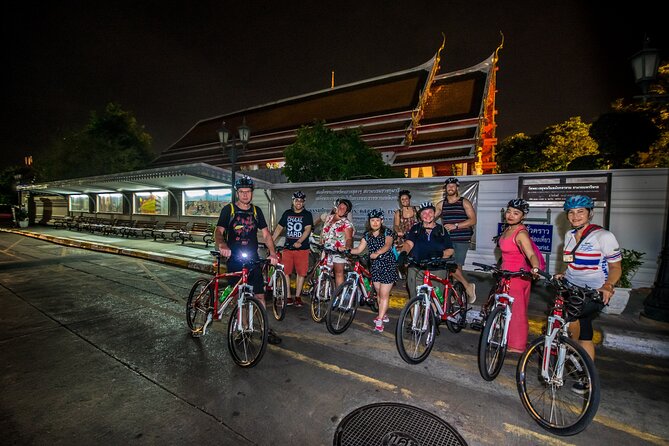 Bangkok: Night Bike Tour with Temples & Flower Market Visit - What the guides add to the ride