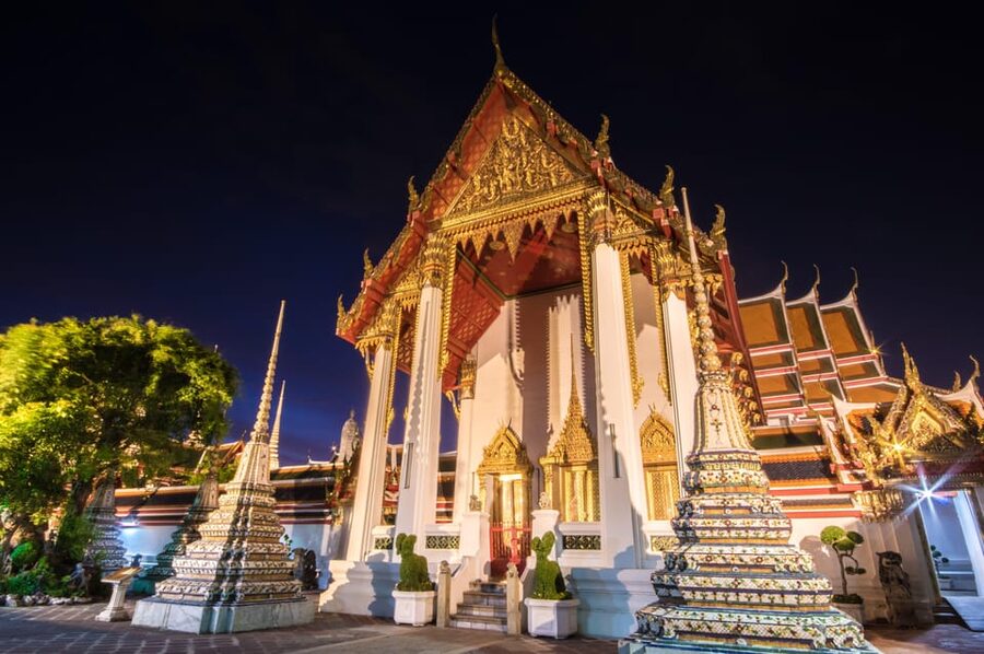 Bangkok: Night Bike Tour with Temples & Flower Market Visit - Safety, bicycles, and fitness