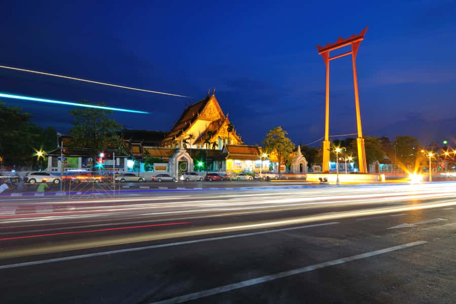 Bangkok Night Tuk Tuk: Private Tour of Markets & Landmarks - Yaowarat is best approached with an appetite