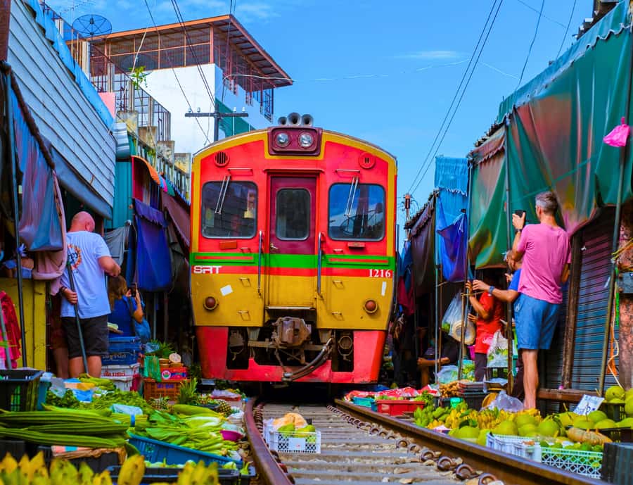 Bangkok: Private Damnoen Saduak Floating & Train Market Tour - Maeklong Railway Market and the train that cuts through it