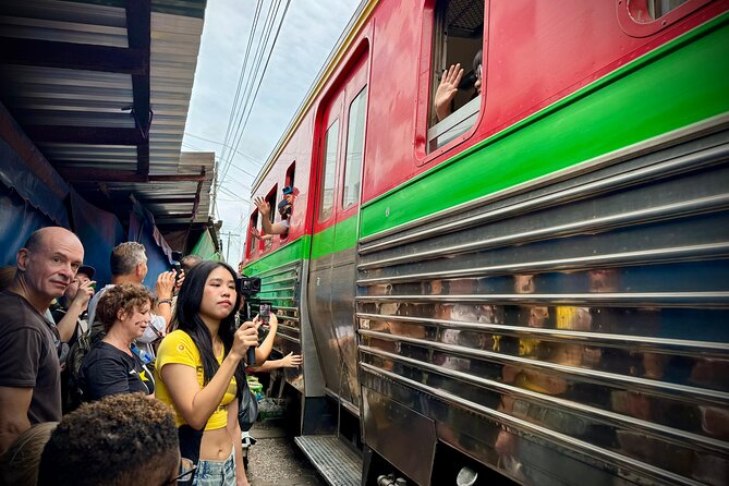 Bangkok: Private Floating Market and Train Market - What the guide adds to a complicated day