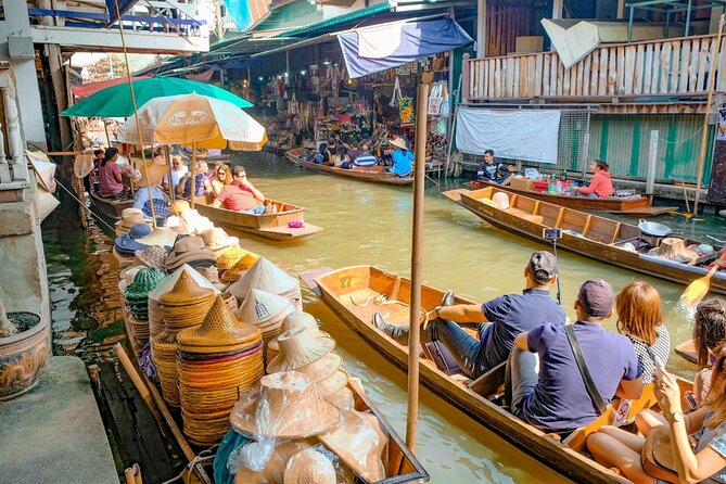 Bangkok: Railway and Floating Market Tour + Dragon Temple - Three very different sides of Bangkok