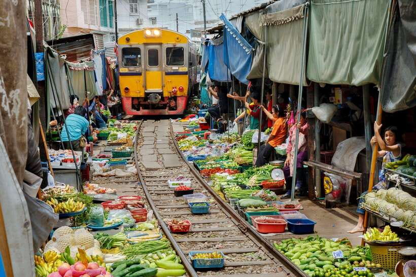Bangkok: Railway and Floating Market Tour with Dragon Temple - Key points to know before booking