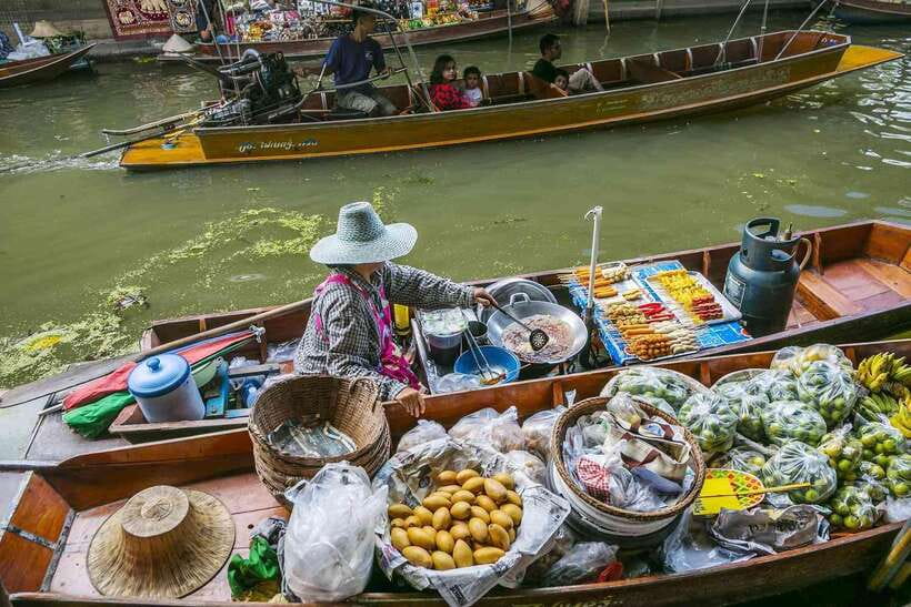 Bangkok: Railway and Floating Market Tour with Dragon Temple - Damnoen Saduak and the included canal boat