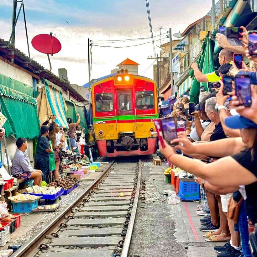 Bangkok: Railway and Floating Market Tour with Dragon Temple - Wat Sam Phran Dragon Temple and the giant pink tower