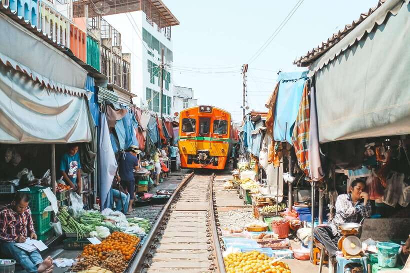 Bangkok: Railway and Floating Market Tour with Dragon Temple - Who will get the most from this experience