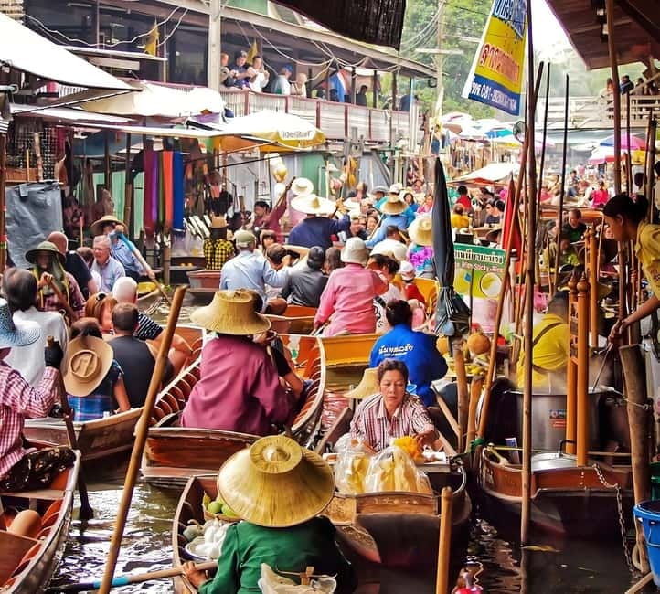 Bangkok: Railway, Floating Market & Chao Phraya Cruise Tour - A paddle boat through Damnoen Saduak
