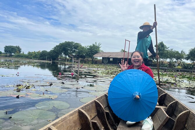 Bangkok: Red Lotus Pond & Thonburi Market - Thonburi Market at Sanam Luang 2