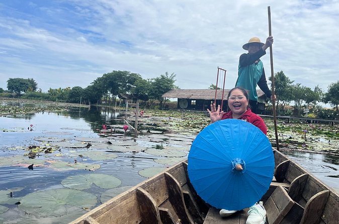 Bangkok: Red Lotus Pond & Thonburi Market - Who should book this experience?