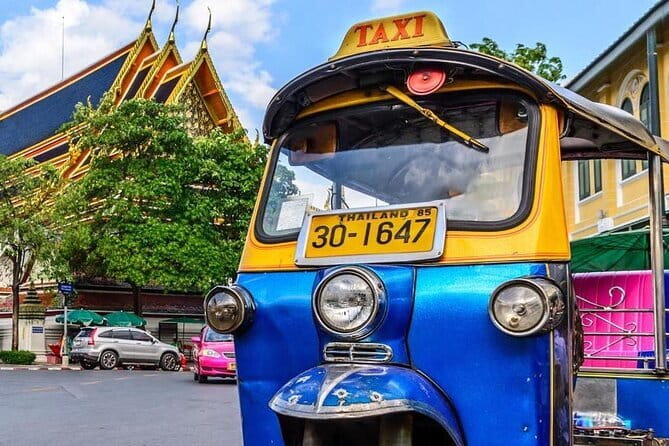 Bangkok TUK TUK Twilight Cultures Market and Food Taste - The Giant Swing and Sao Chingcha