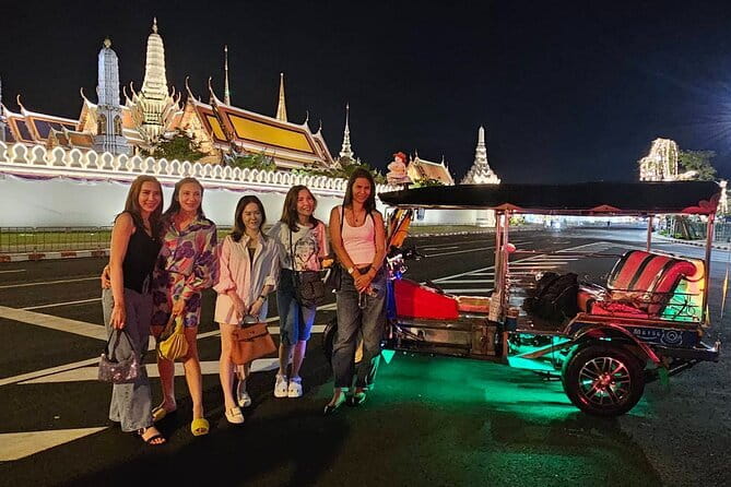 Bangkok TUK TUK Twilight Cultures Market and Food Taste - Meeting at Chilling Cafe near Hua Lamphong