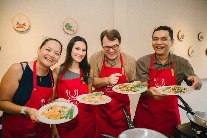 Bangkok Udomsuk Thai Cooking Class with local market tour - Key points about the Udomsuk cooking class