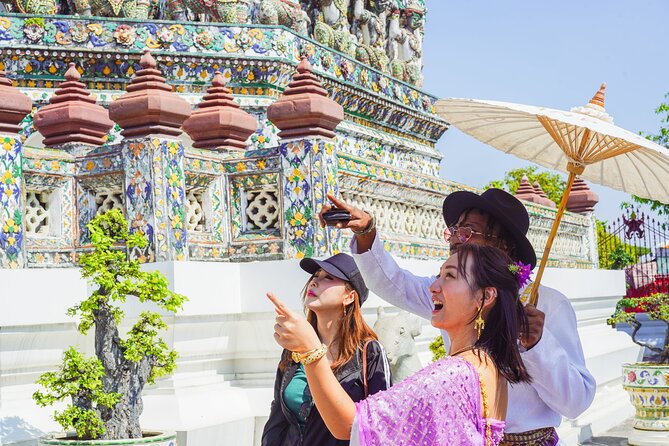 Bangkok Wat Pho and Flower Market Historical Walking Tour - Ending among the flowers at Yodpiman Market