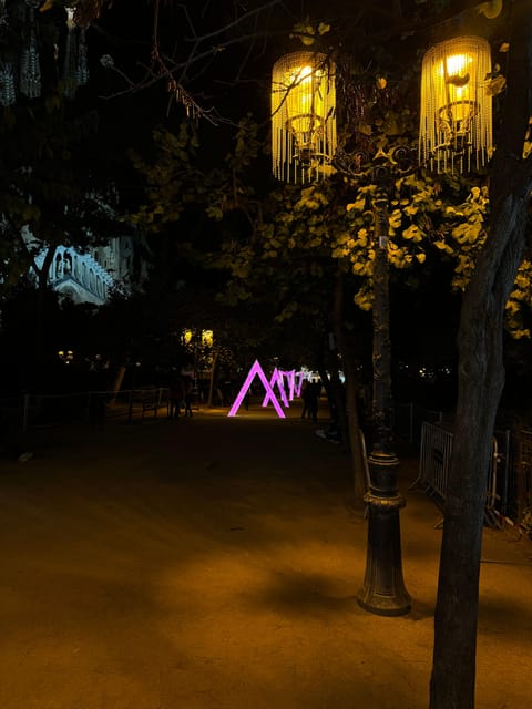 Barcelona: Christmas Lights and Markets Bike Tour - Fitness, safety, and family details