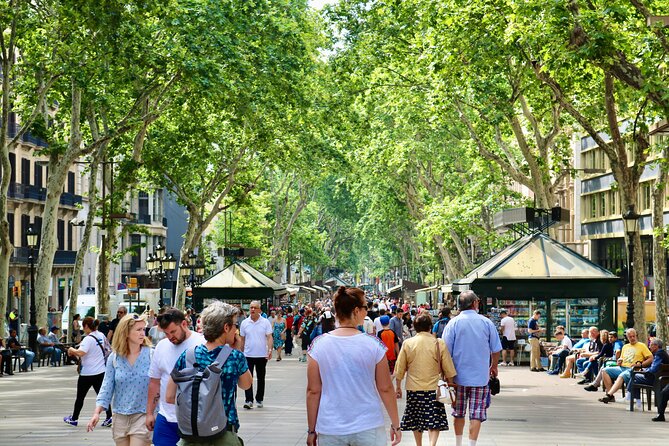 Barcelona Food Markets Private Tour with Tastings - Barcelona Cathedral and the Old Town between bites
