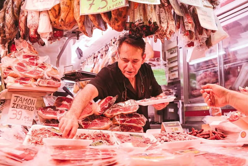 Barcelona: Hidden Markets, Tapas & Paella Food Tour - Who should book this experience