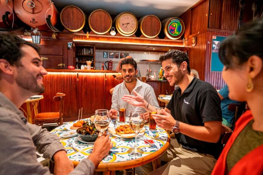 Barcelona: La Boqueria & Santa Caterina Market Private Tour - Starting near Palau de la Música and entering the Gothic Quarter