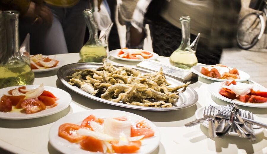 Barcelona: Market, Tasty Tapas/Food and Gothic History Tour - Jamón, Manchego and cava to finish