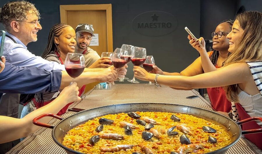 ⭐︎ Barcelona: Paella Maestro Market Tour & Sangria & Tapas - Why this Barcelona cooking class works