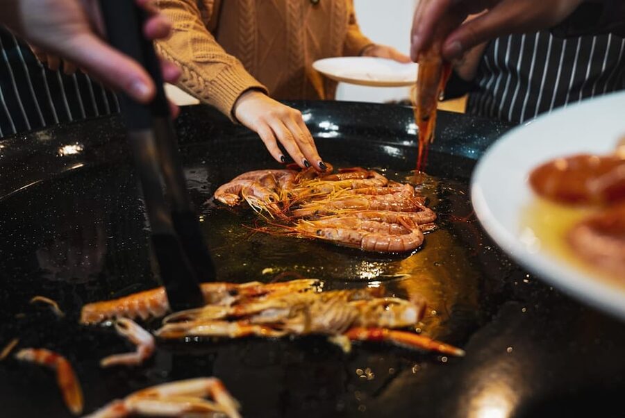 Barcelona: Seafood Paella Cooking Class & Boqueria market - Practical advice for a smoother afternoon