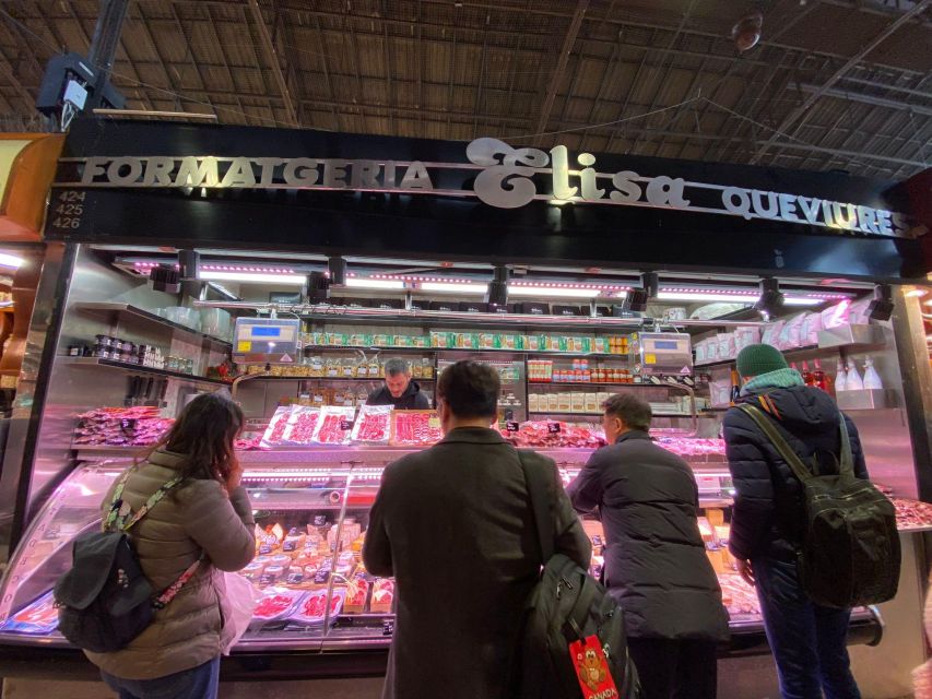 Barcelona: Street Food & Sightseeing Tour with Local Market - Who should book this experience?