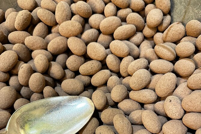 Basel Farmer's Market, Cheese, Chocolate & Pastry Tour - Chocolate, cacao beans, and the Swiss industry