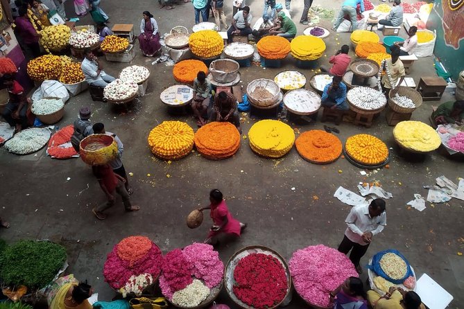 Bengaluru Pete City Market Half-Day Walking Tour - What the guides add to the morning